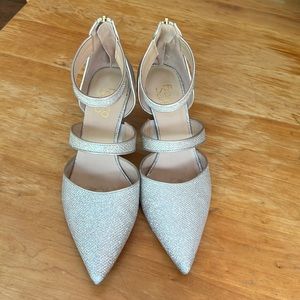 Franco Sanyo size 8M platinum dress shoes